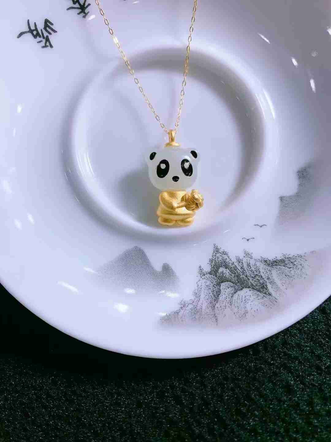 中国黄金古法银s925银镶嵌和田玉小熊猫吊坠