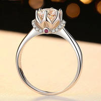 周六福莫桑石指环为爱加冕花苞结婚钻戒六爪戒指